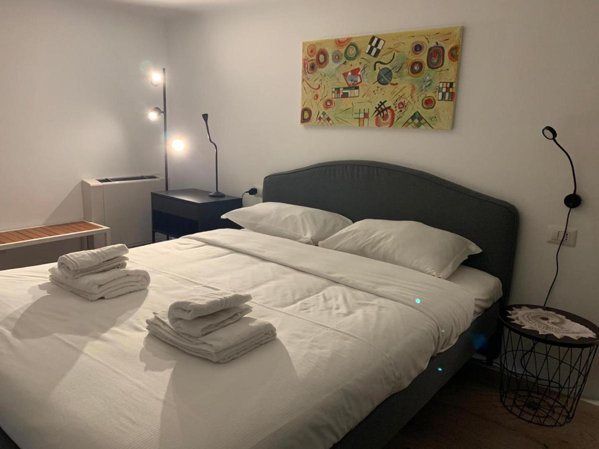 La Pampa New & Fully Refurbished Apt Apartment Milan